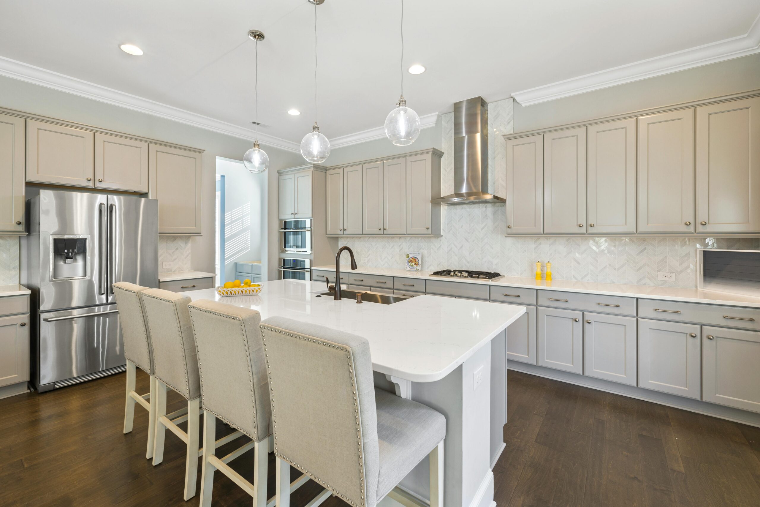 Kitchen & Dining